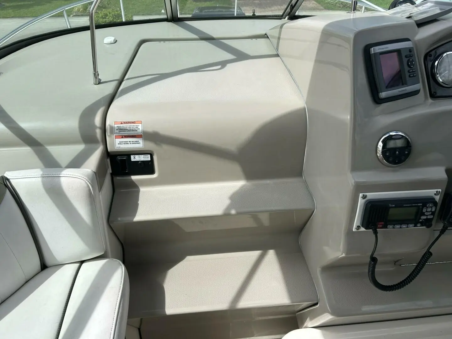 Sea Ray 240 Sundancer - Image 6