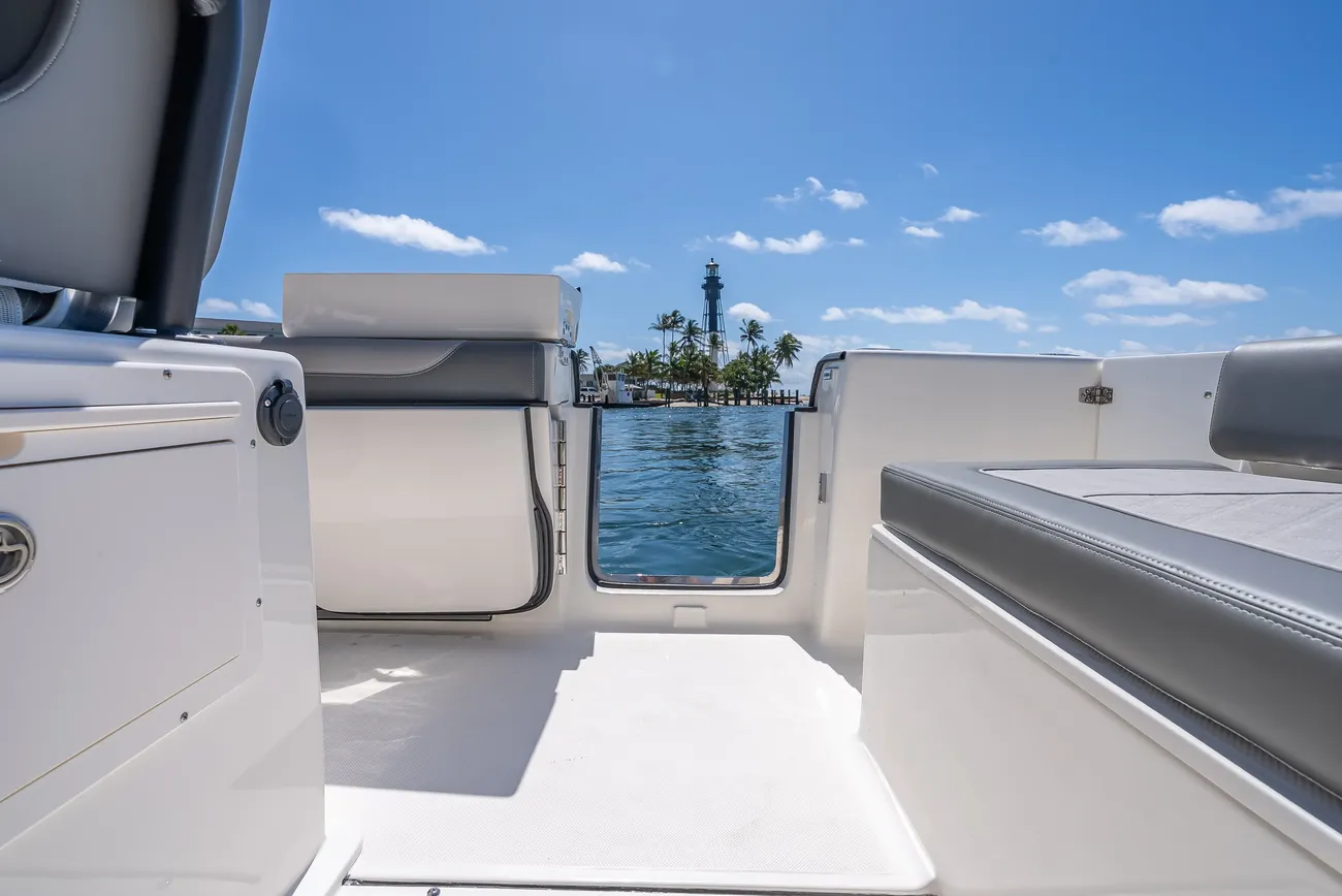 Sea Born LX27 Center Console - Image 54