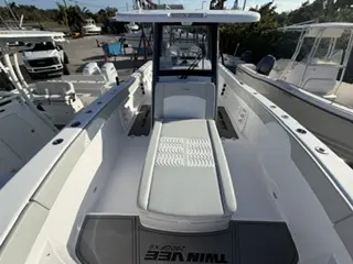Twin Vee 28 GF - Image 6