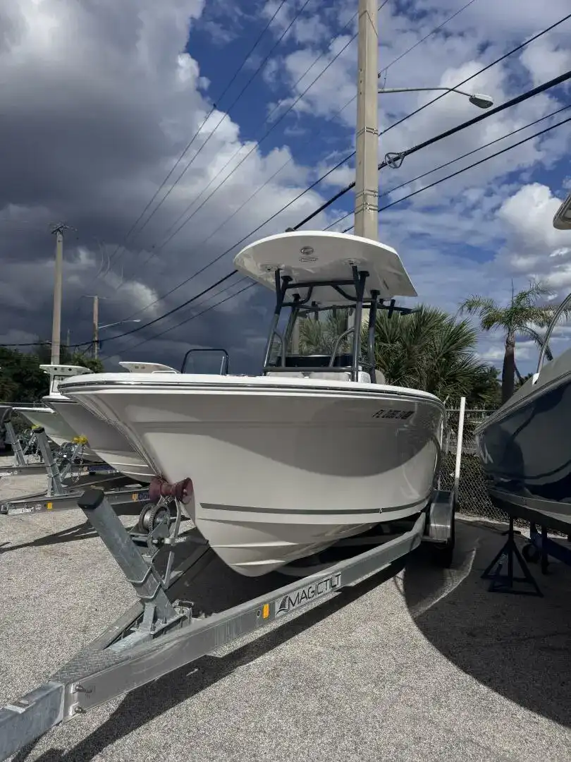 Sea Fox Boats 228 Commander - Image 2