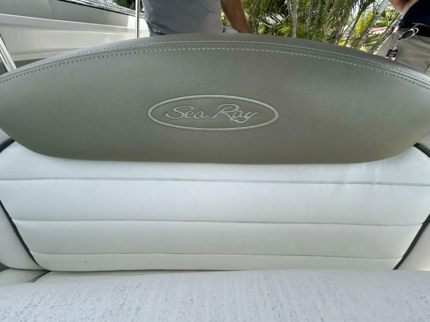 Sea Ray 240 Sundancer - Image 15