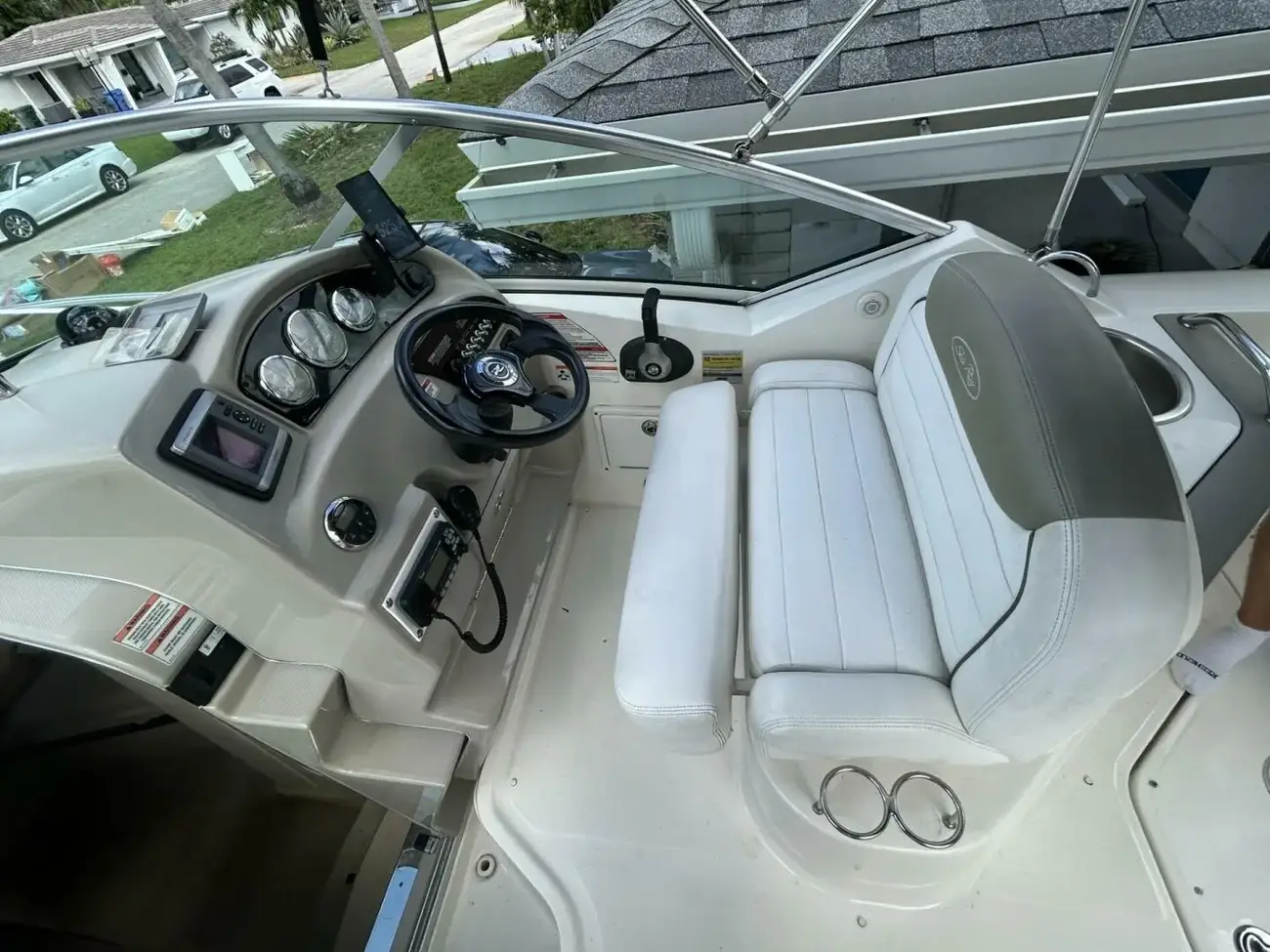 Sea Ray 240 Sundancer - Image 11