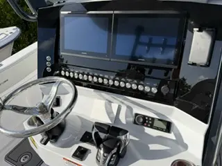 Twin Vee 28 GF - Image 9