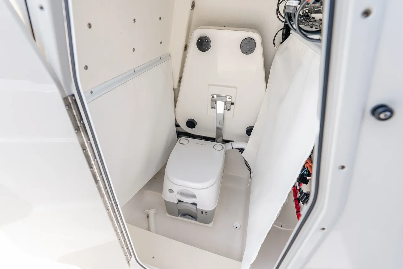 Sea Born LX24 Center Console - Image 51