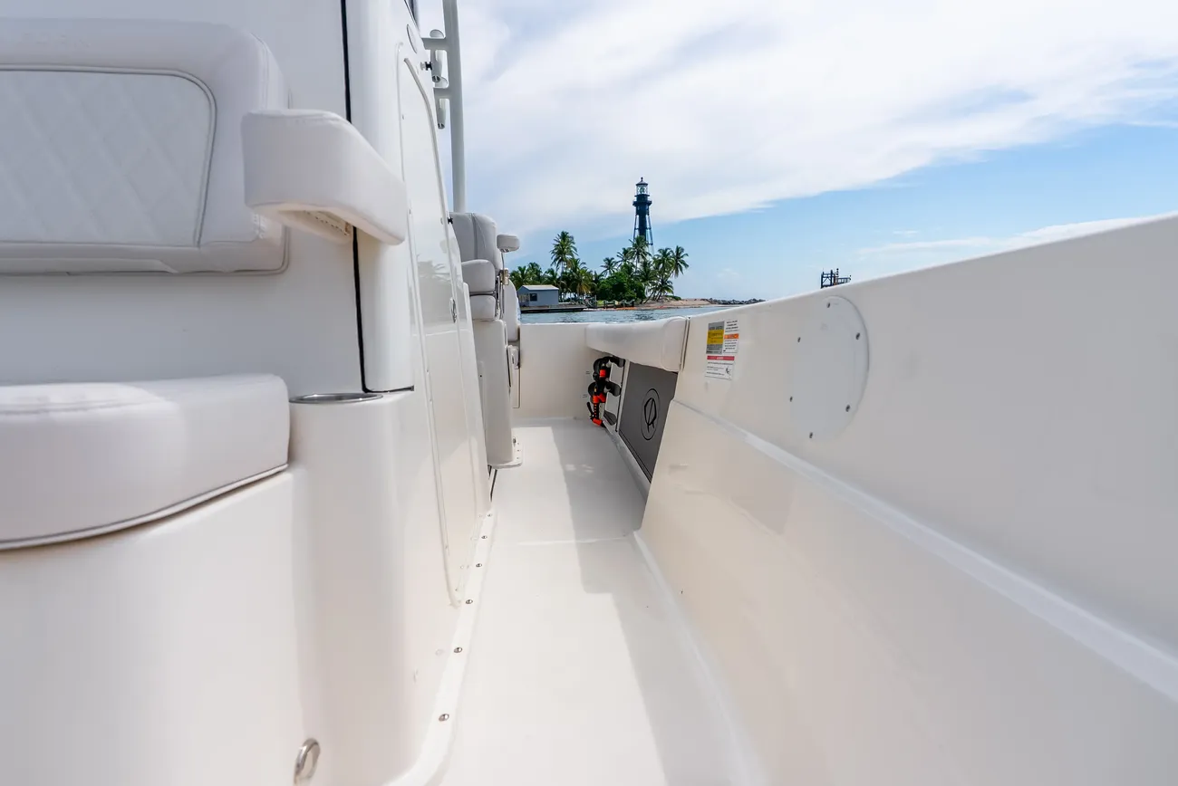 Sea Born LX24 Center Console - Image 31