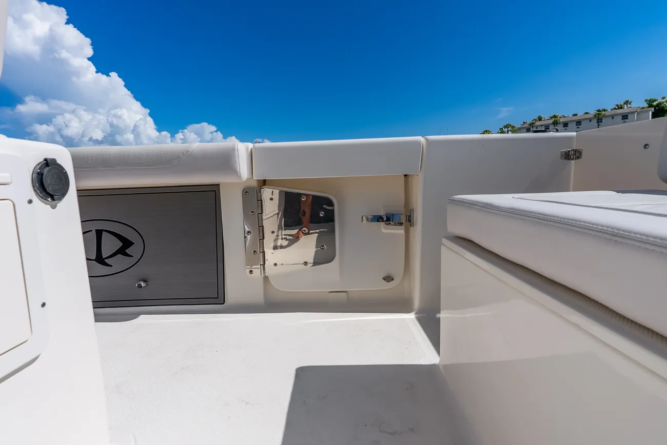Sea Born LX27 Center Console - Image 32